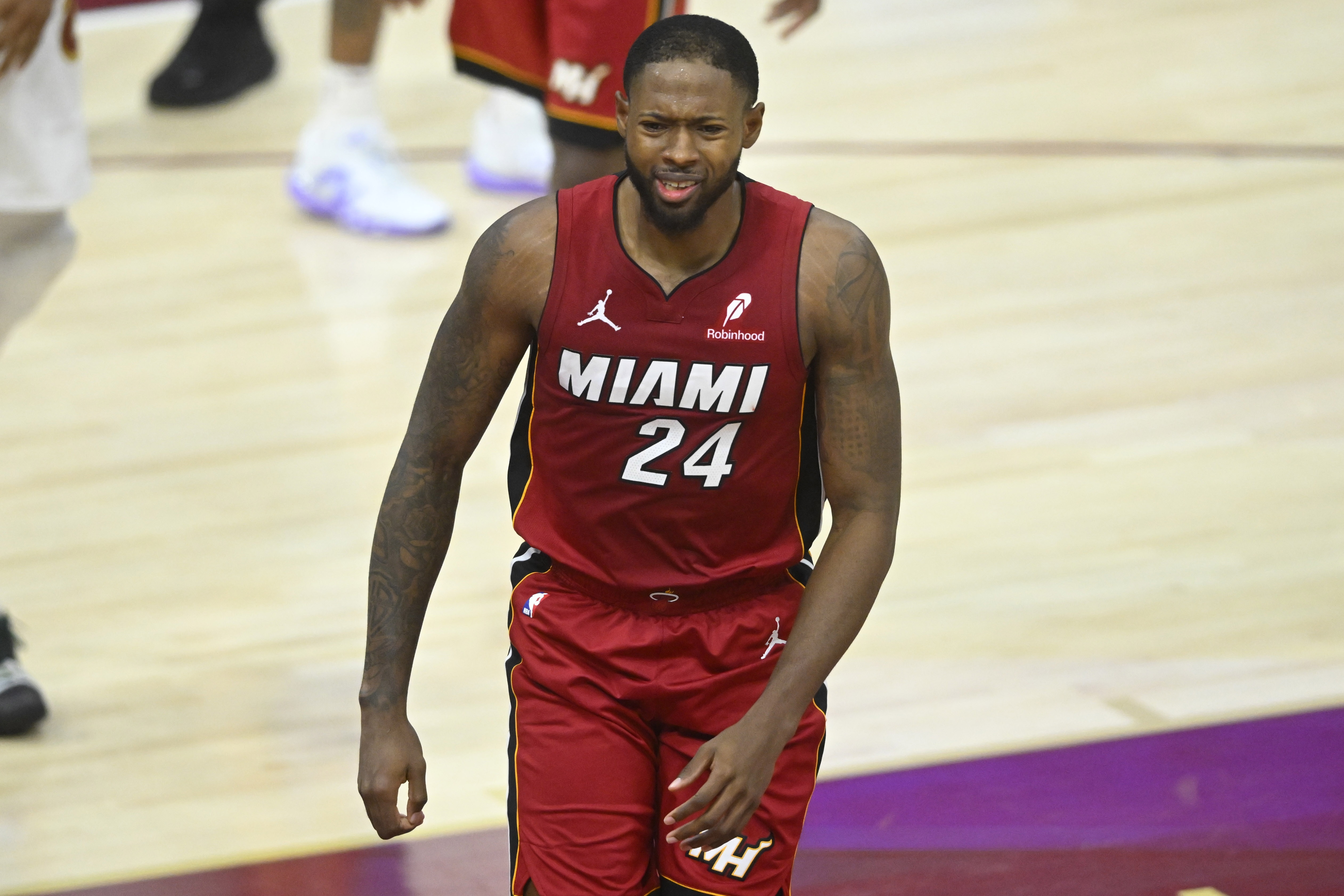 🔥Shams爆料:热火与篮网达成交易 送出海史密斯及未来次轮换取受保护选秀权