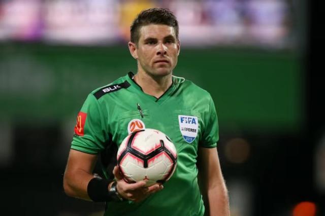 宿命？澳洲裁判执法新中之战 伊万遇命运转折裁判