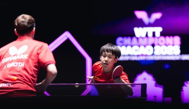 1757599768328075003.png 澳门冠军赛薛飞爆冷击败张本智和 王艺迪再输外敌