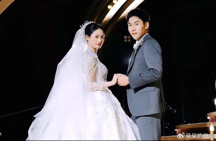 中国又一世界冠军大婚,与娇妻甜蜜热吻,28岁喜迎事业爱情双丰收|罗帅|现代五项|曹忠荣|张晓楠|全运会_新浪体育_新浪新闻